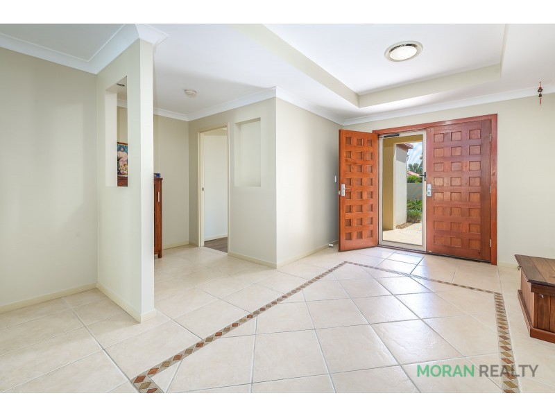 5 Eastbourne Chase, Arundel QLD 4214