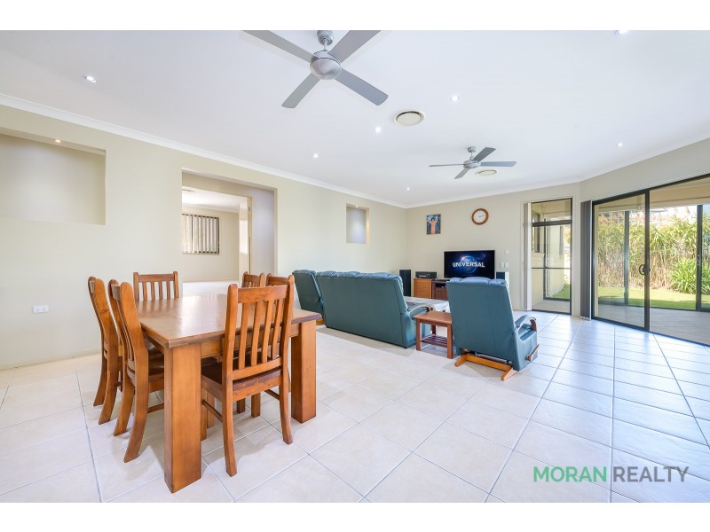 5 Eastbourne Chase, Arundel QLD 4214