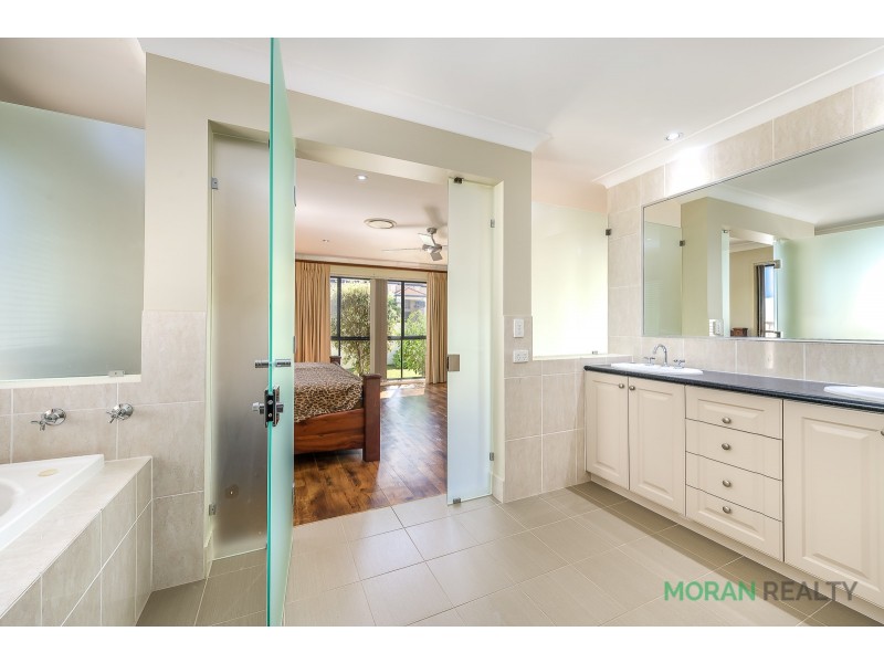 5 Eastbourne Chase, Arundel QLD 4214