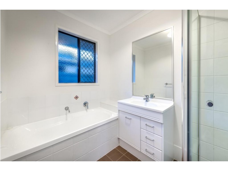 60 Highcrest Circuit, Molendinar QLD 4214
