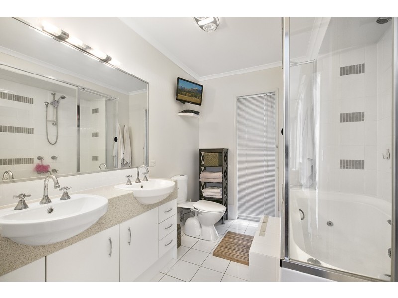 35 Casuarina Drive, Molendinar QLD 4214