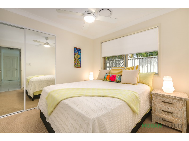 40 Desert Falls Crescent, Parkwood QLD 4214