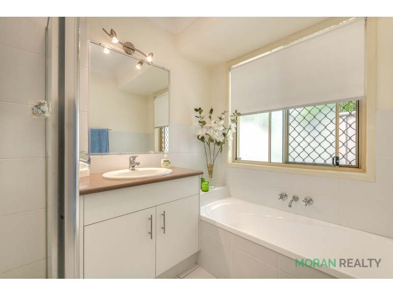 40 Desert Falls Crescent, Parkwood QLD 4214
