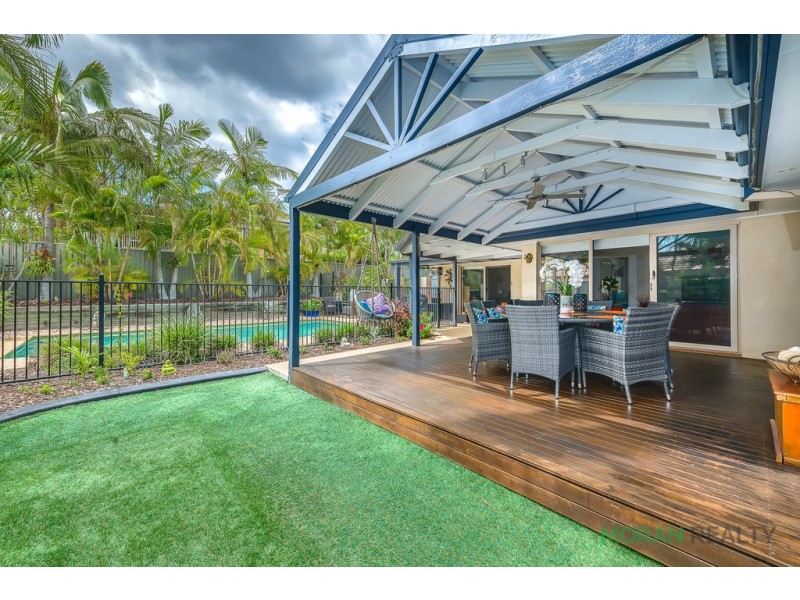 40 Desert Falls Crescent, Parkwood QLD 4214