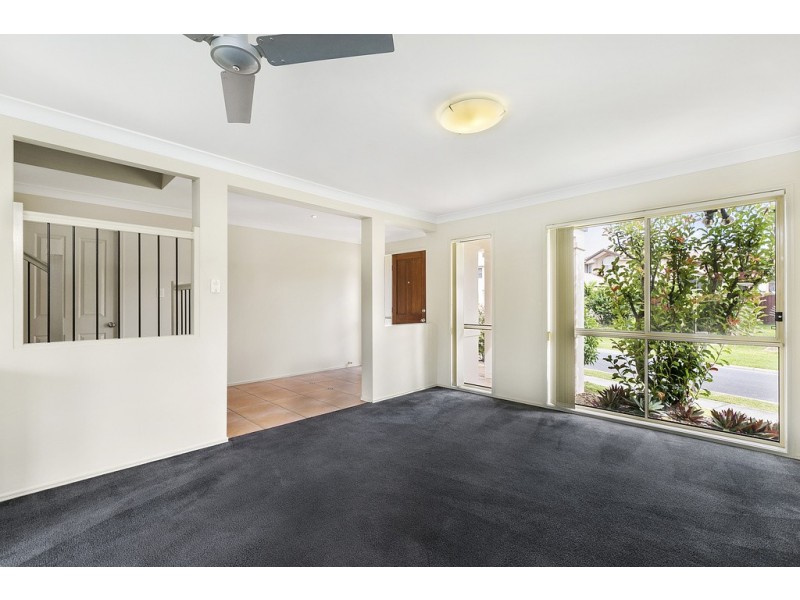 10 RIMU PLACE, Molendinar QLD 4214