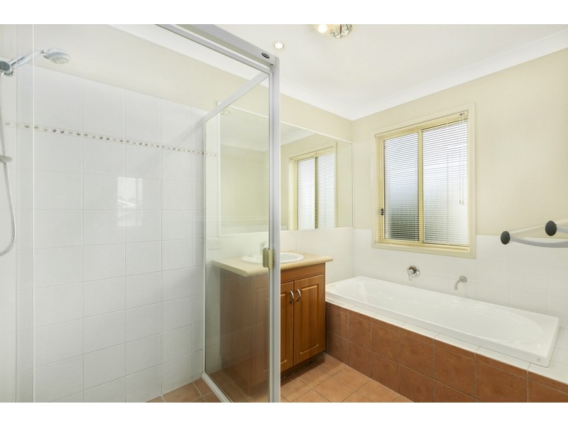 10 RIMU PLACE, Molendinar QLD 4214