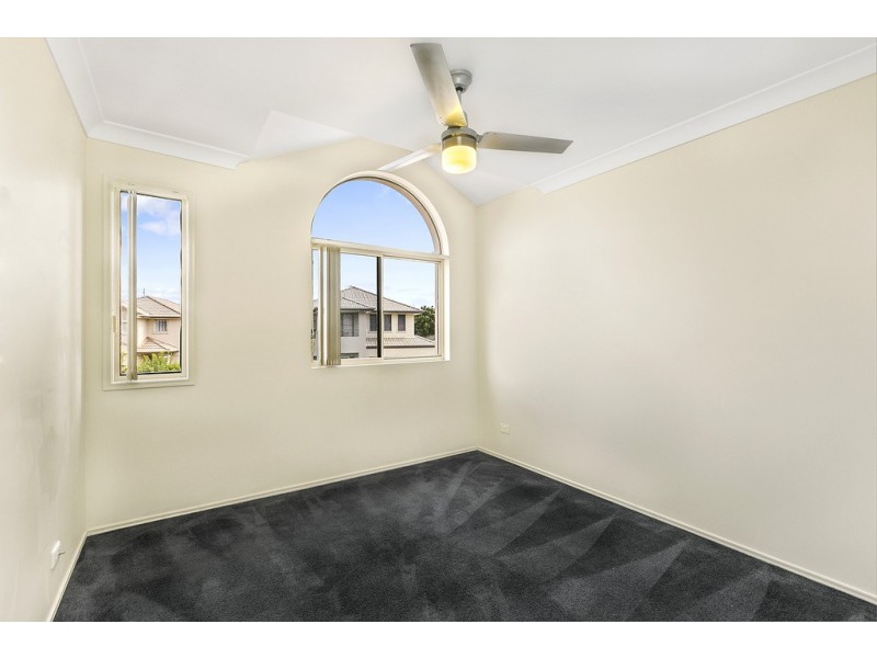 10 RIMU PLACE, Molendinar QLD 4214