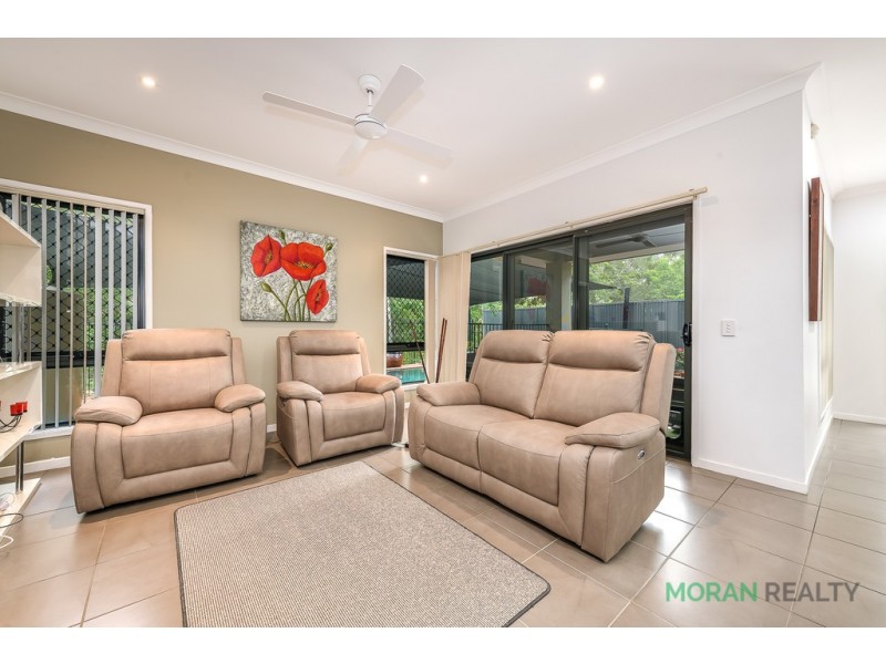 18 Lockwood Place, Molendinar QLD 4214