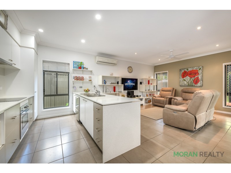 18 Lockwood Place, Molendinar QLD 4214