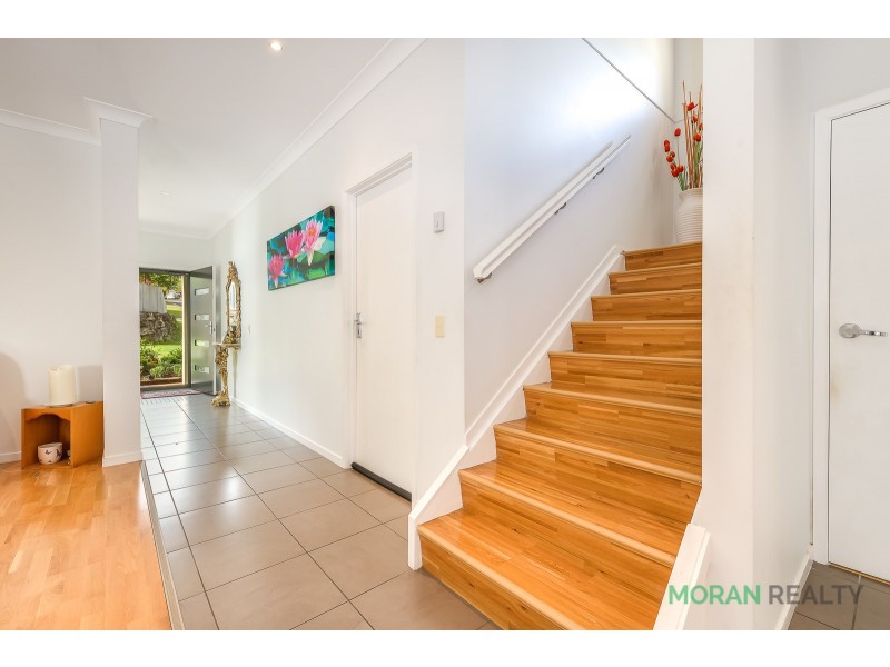 18 Lockwood Place, Molendinar QLD 4214