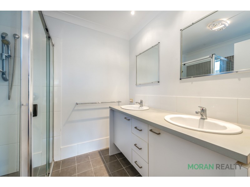 18 Lockwood Place, Molendinar QLD 4214