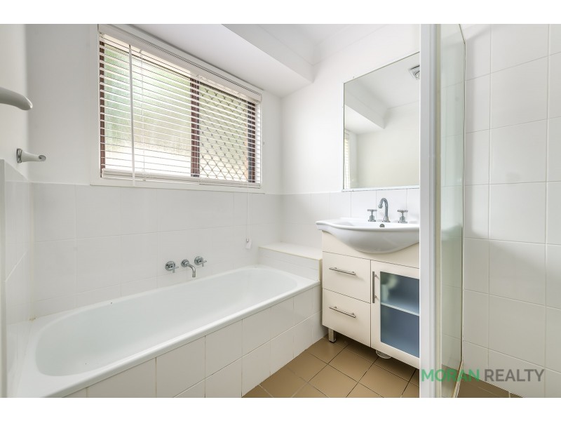 2 Parasol Street, Ashmore QLD 4214