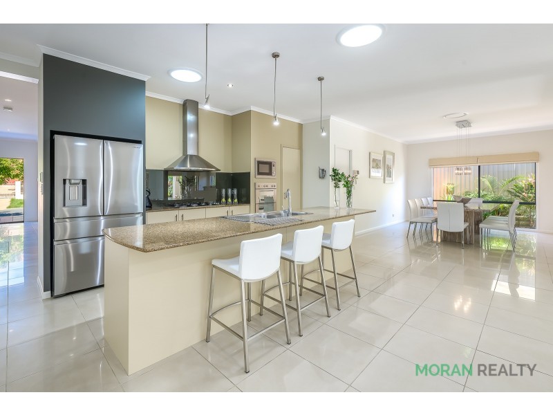 116 Crestwood Drive, Molendinar QLD 4214