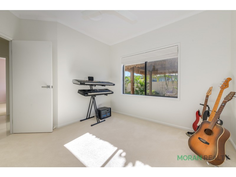116 Crestwood Drive, Molendinar QLD 4214