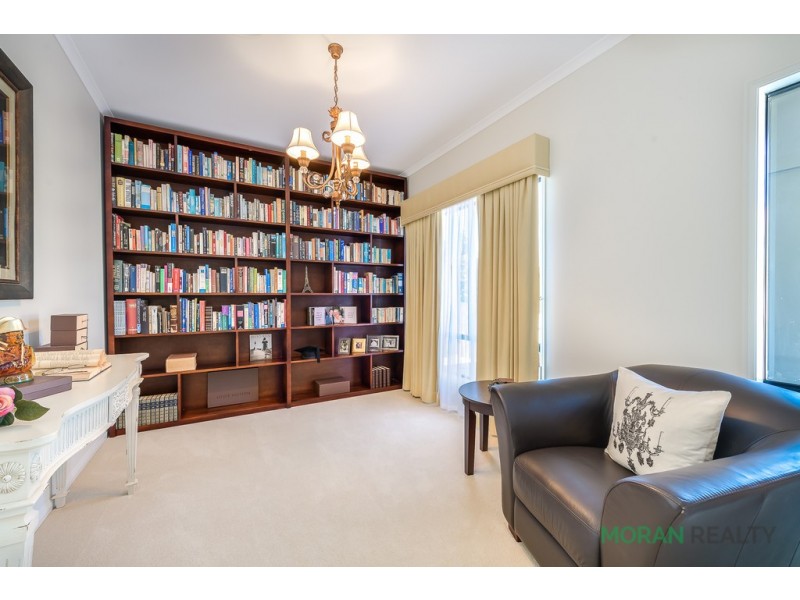 116 Crestwood Drive, Molendinar QLD 4214