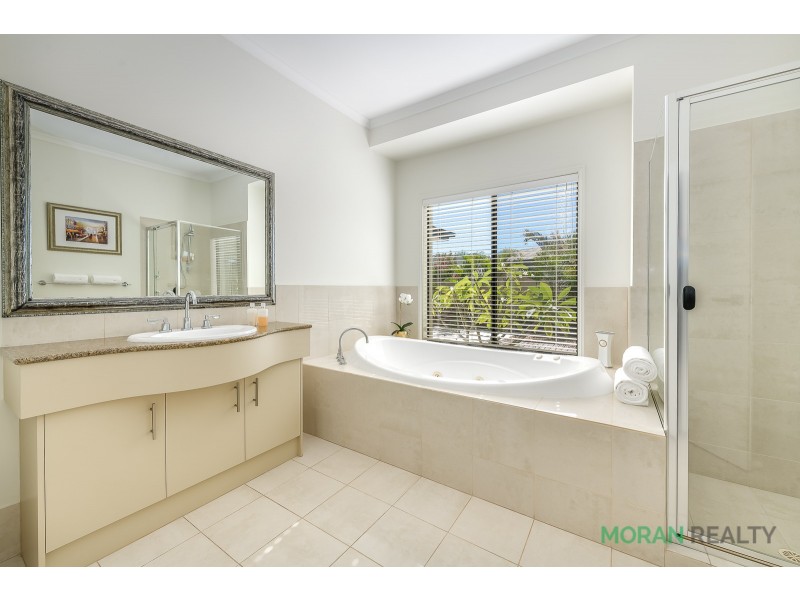 116 Crestwood Drive, Molendinar QLD 4214