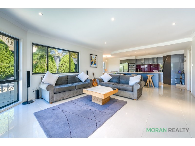 2 Whitewood Place, Molendinar QLD 4214