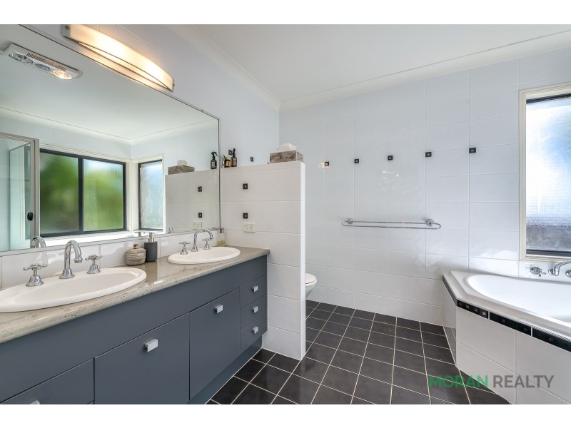 2 Whitewood Place, Molendinar QLD 4214