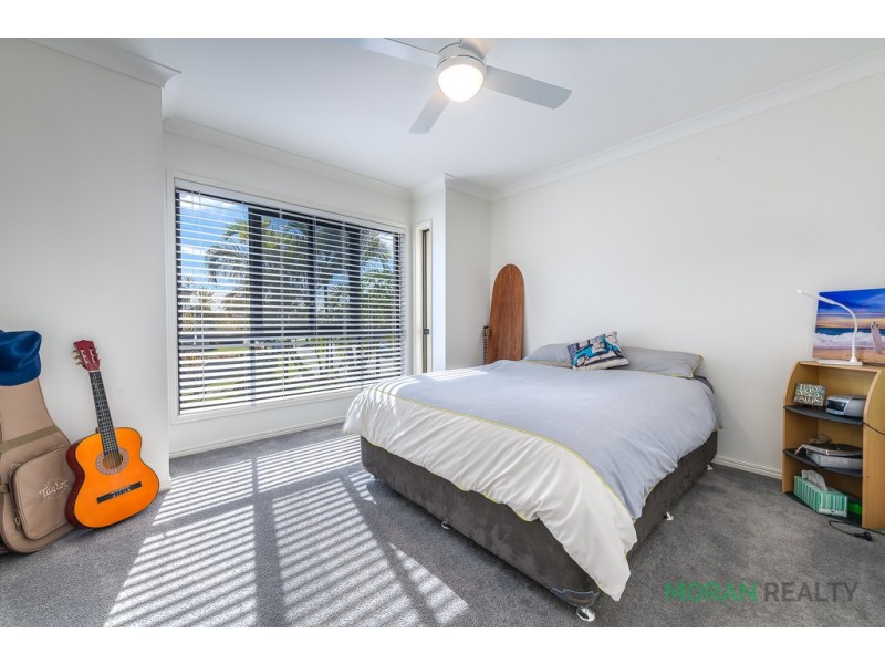2 Whitewood Place, Molendinar QLD 4214