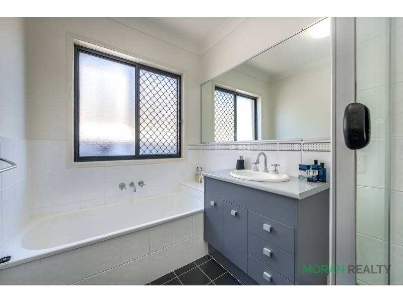 2 Whitewood Place, Molendinar QLD 4214