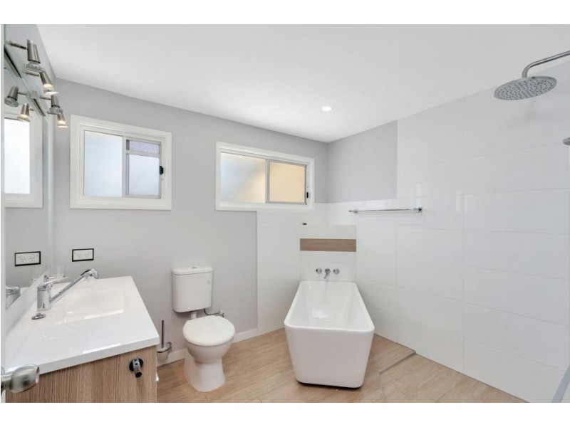 4 Lachlan Avenue, Molendinar QLD 4214