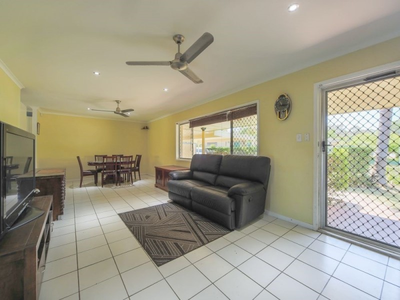 2 Dampier Court, Molendinar QLD 4214