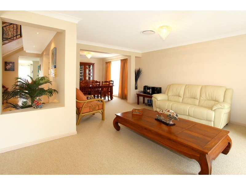 37 Highcrest Circuit, Molendinar QLD 4214