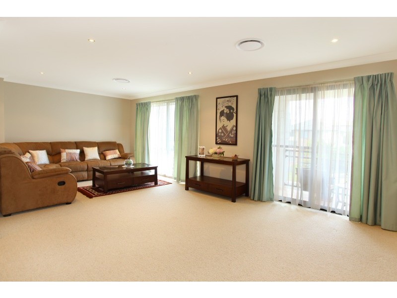 37 Highcrest Circuit, Molendinar QLD 4214