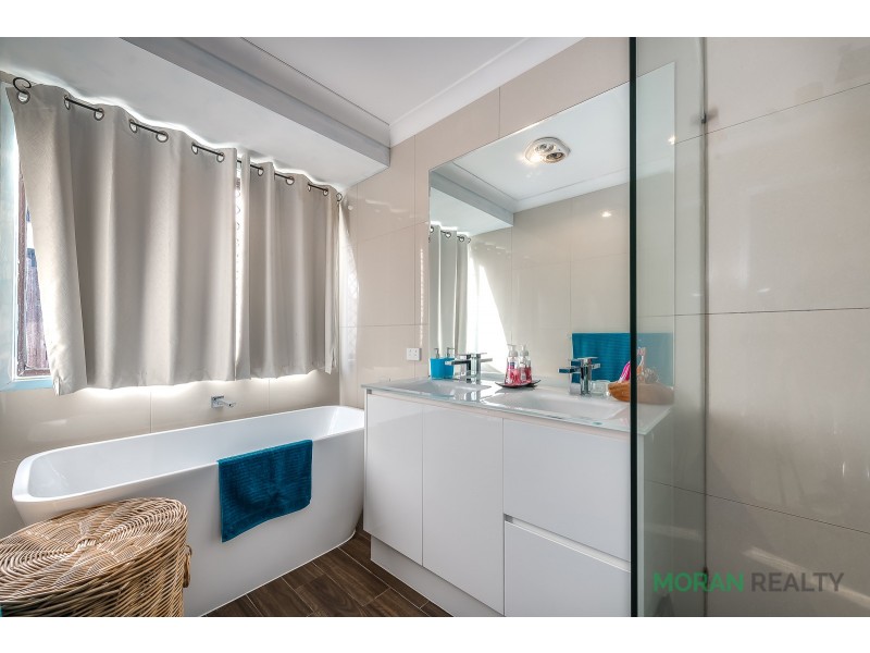 10 Levestam Court, Carrara QLD 4211