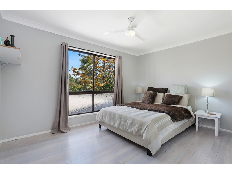 17 Darling Cres, Molendinar QLD 4214