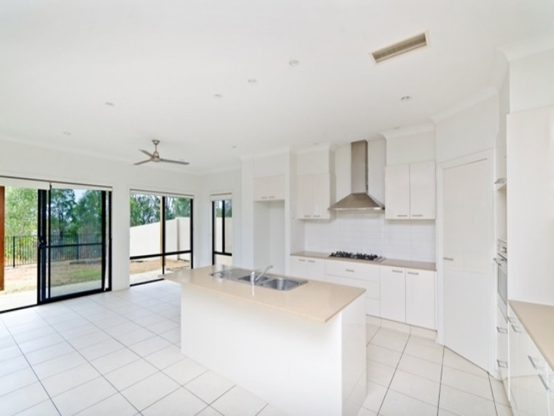@ Zane Street, Molendinar QLD 4214