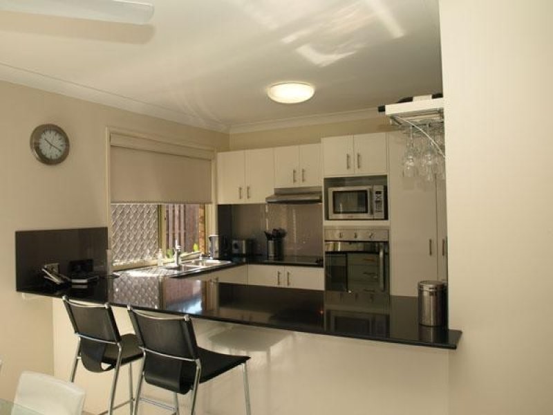 6 County Close, Parkwood QLD 4214