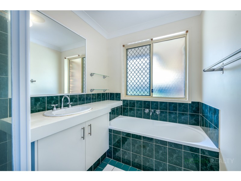6 County Close, Parkwood QLD 4214