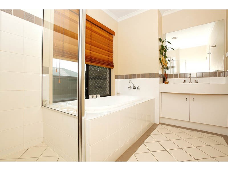 13 Lillywood Circuit, Molendinar QLD 4214