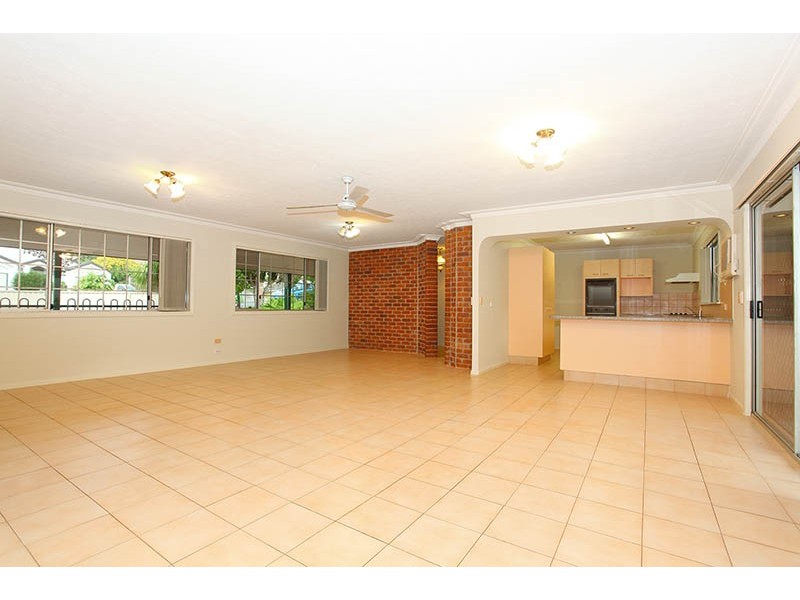 2 Batchworth Road, Molendinar QLD 4214