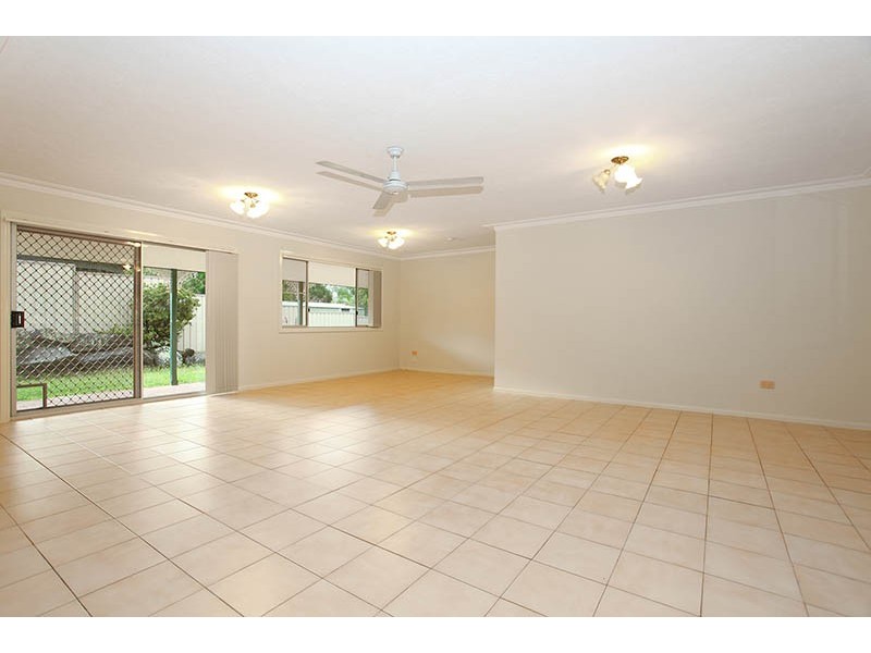 2 Batchworth Road, Molendinar QLD 4214