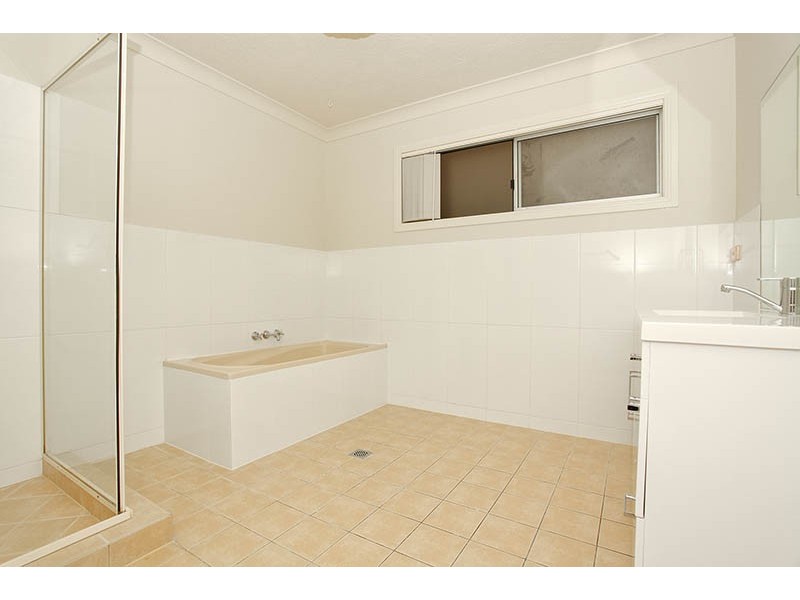 2 Batchworth Road, Molendinar QLD 4214