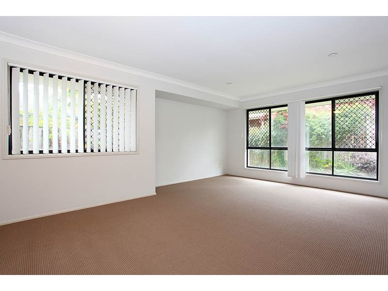 8 Clear River Boulevard, Ashmore QLD 4214