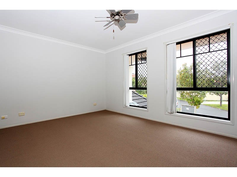 8 Clear River Boulevard, Ashmore QLD 4214