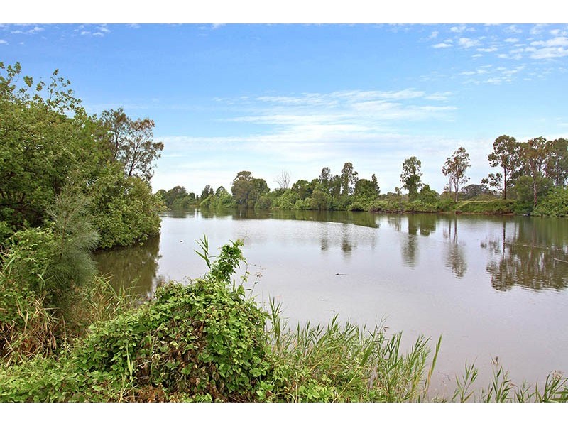 8 Clear River Boulevard, Ashmore QLD 4214