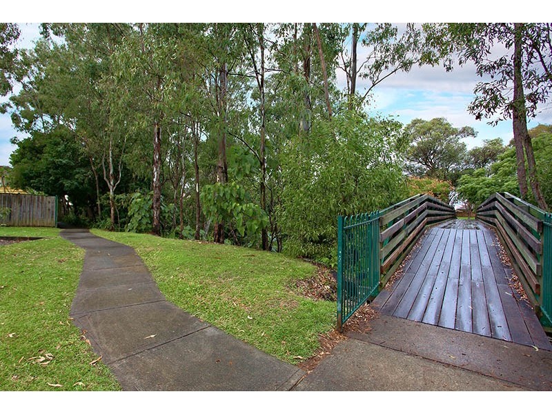 8 Clear River Boulevard, Ashmore QLD 4214