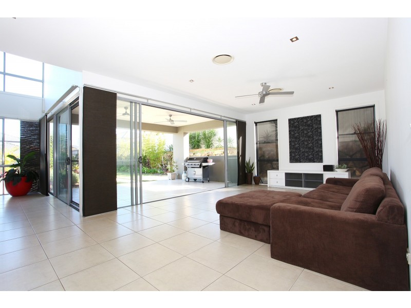 8 Corymbia Way, Molendinar QLD 4214