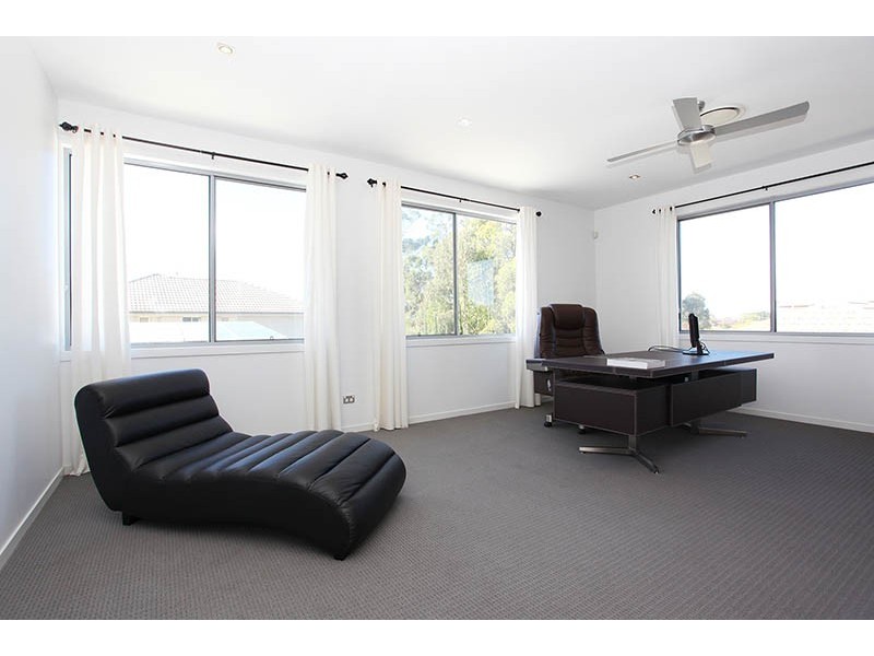 8 Corymbia Way, Molendinar QLD 4214