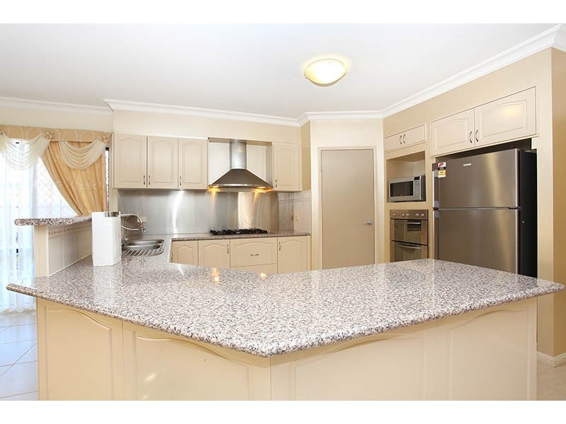 109 Crestwood Drive, Molendinar QLD 4214