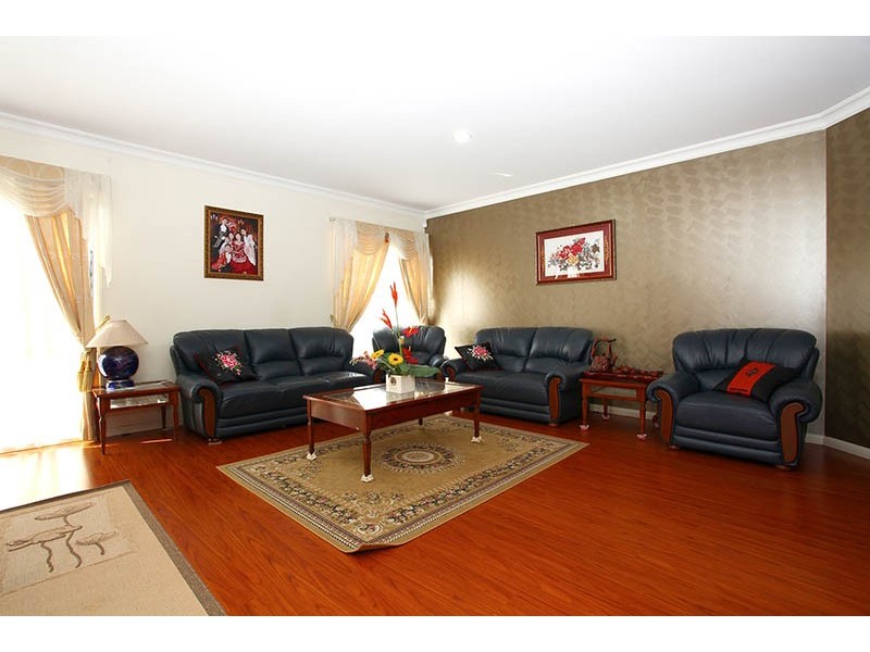 109 Crestwood Drive, Molendinar QLD 4214