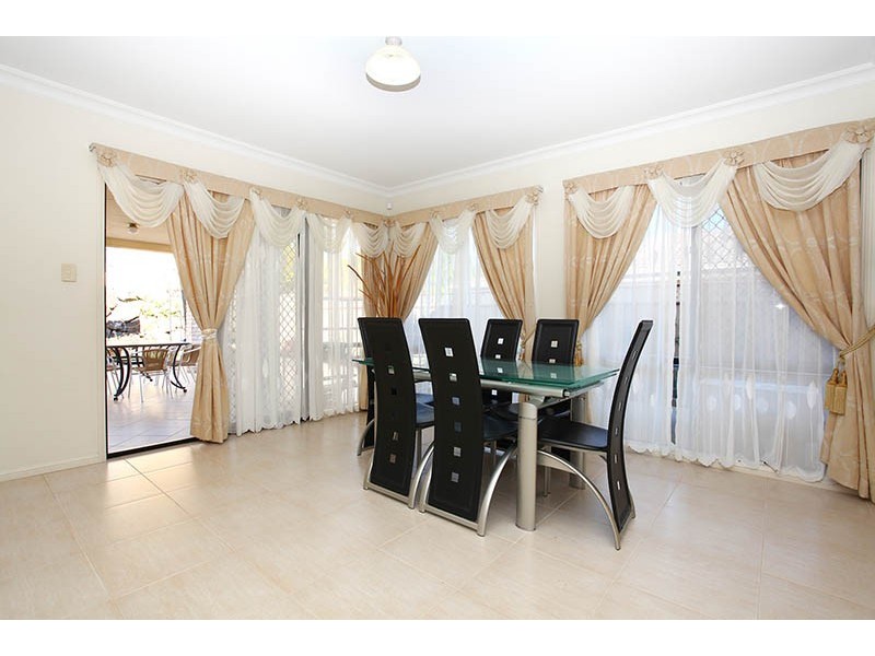 109 Crestwood Drive, Molendinar QLD 4214