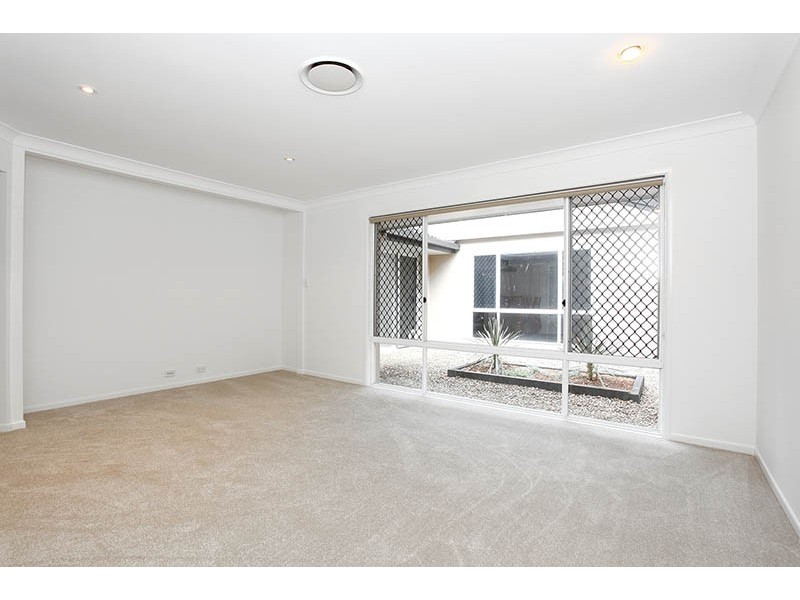 21 Kingsway Drive, Molendinar QLD 4214