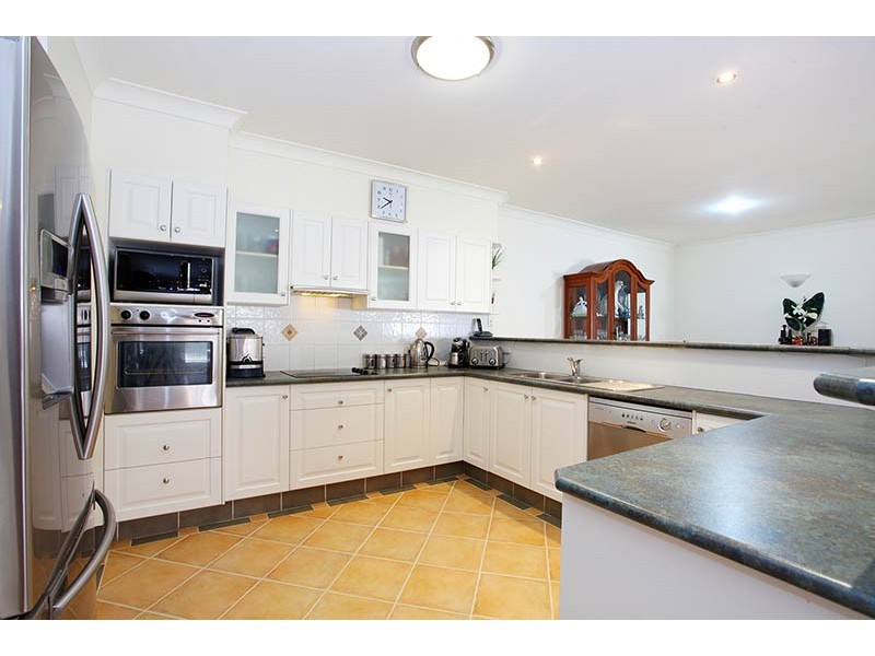 200 Crestwood Drive, Molendinar QLD 4214