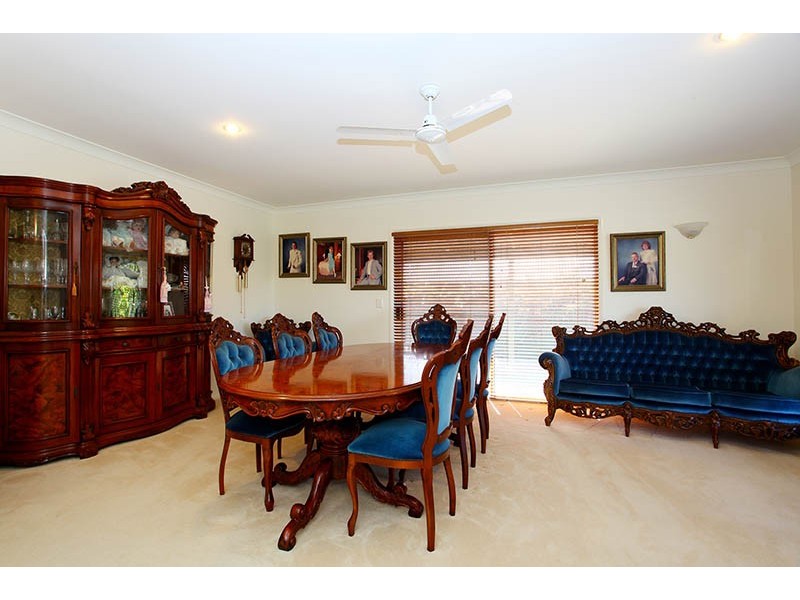 200 Crestwood Drive, Molendinar QLD 4214