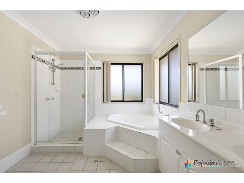 53 Crestwood Drive, Molendinar QLD 4214